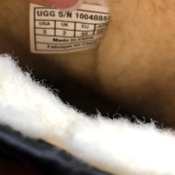 Girls UGG classic short II sequin Boots - Picture 4 of 8